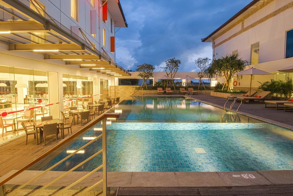 Harris Hotel And Conventions Denpasar  Exterior photo