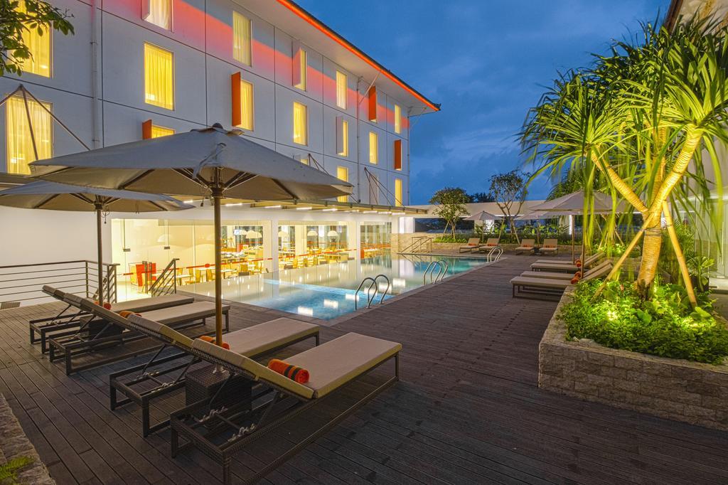 Harris Hotel And Conventions Denpasar  Exterior photo