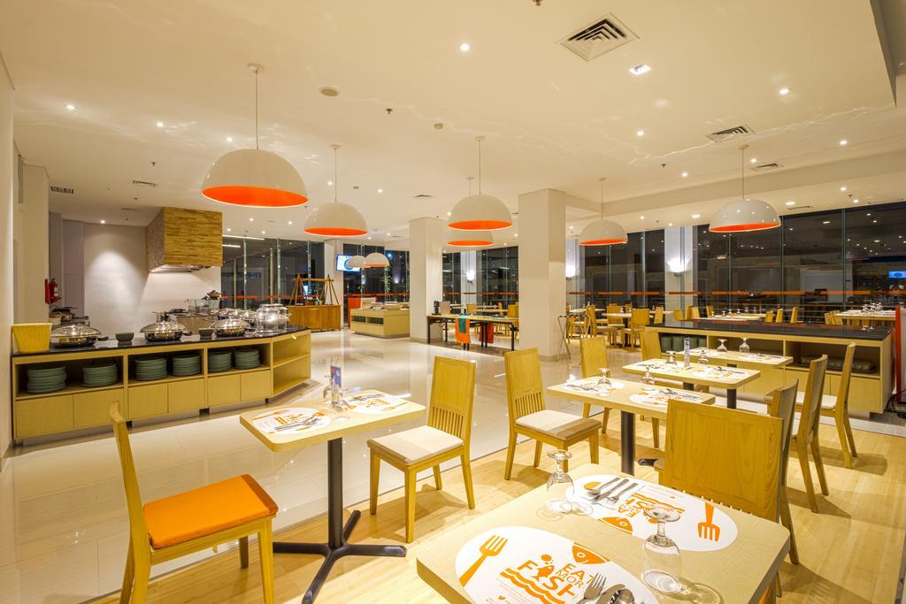 Harris Hotel And Conventions Denpasar  Exterior photo