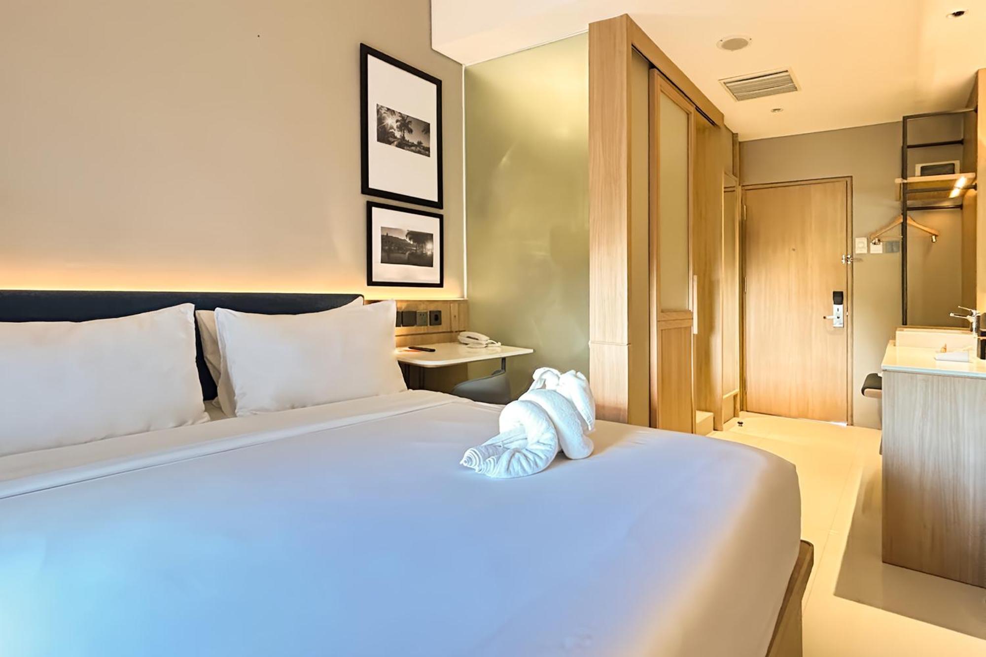 Harris Hotel And Conventions Denpasar  Exterior photo