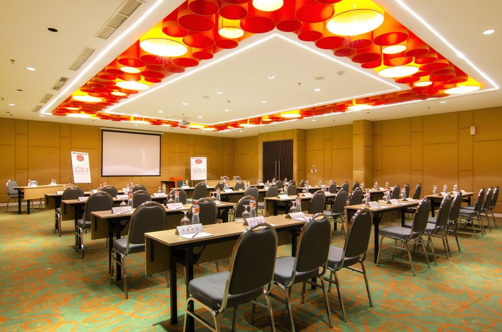Harris Hotel And Conventions Denpasar  Exterior photo