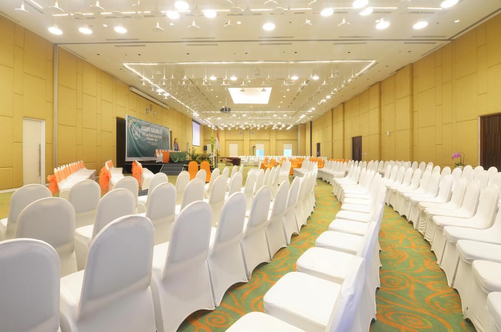 Harris Hotel And Conventions Denpasar  Exterior photo