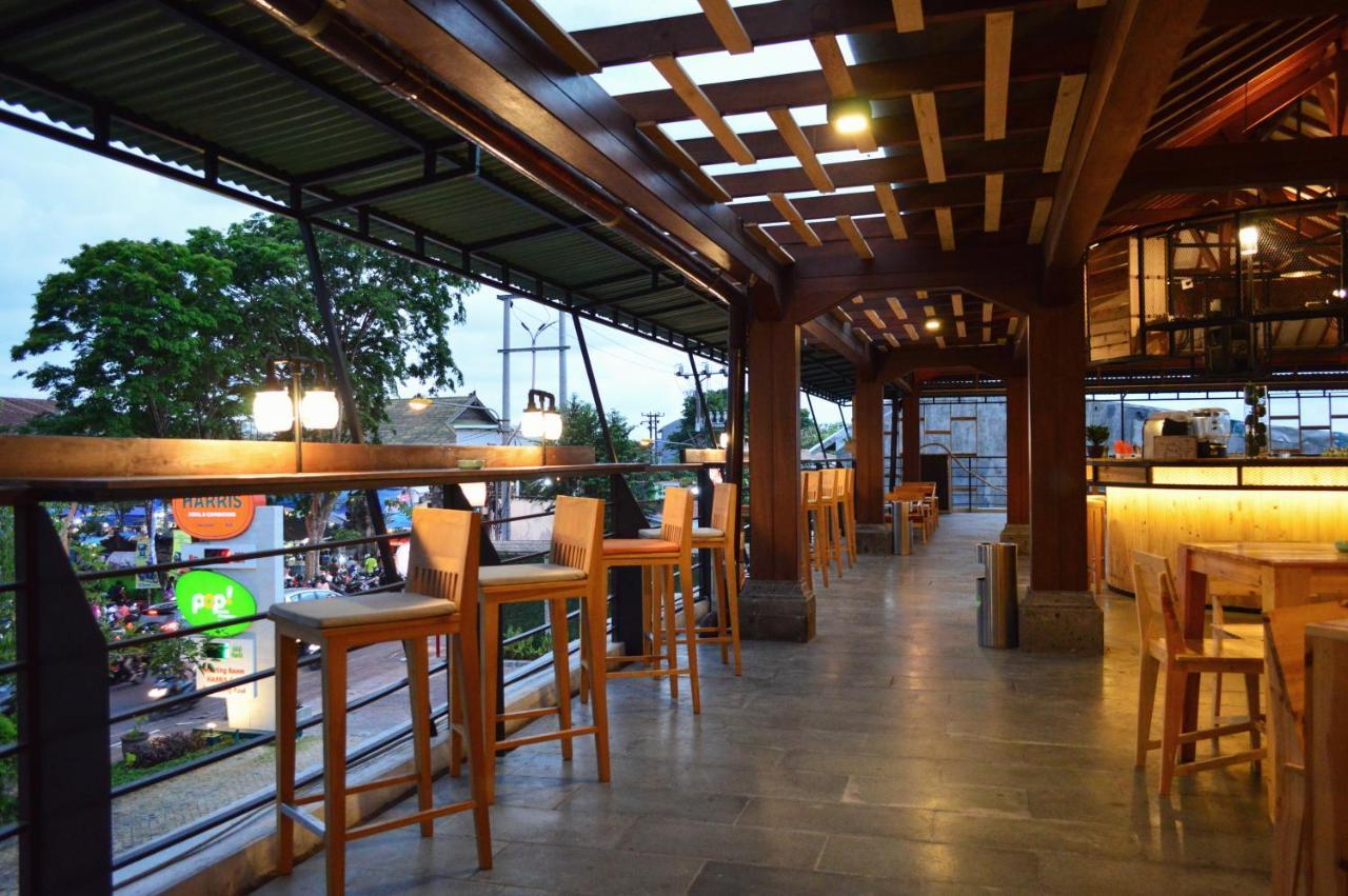 Harris Hotel And Conventions Denpasar  Exterior photo