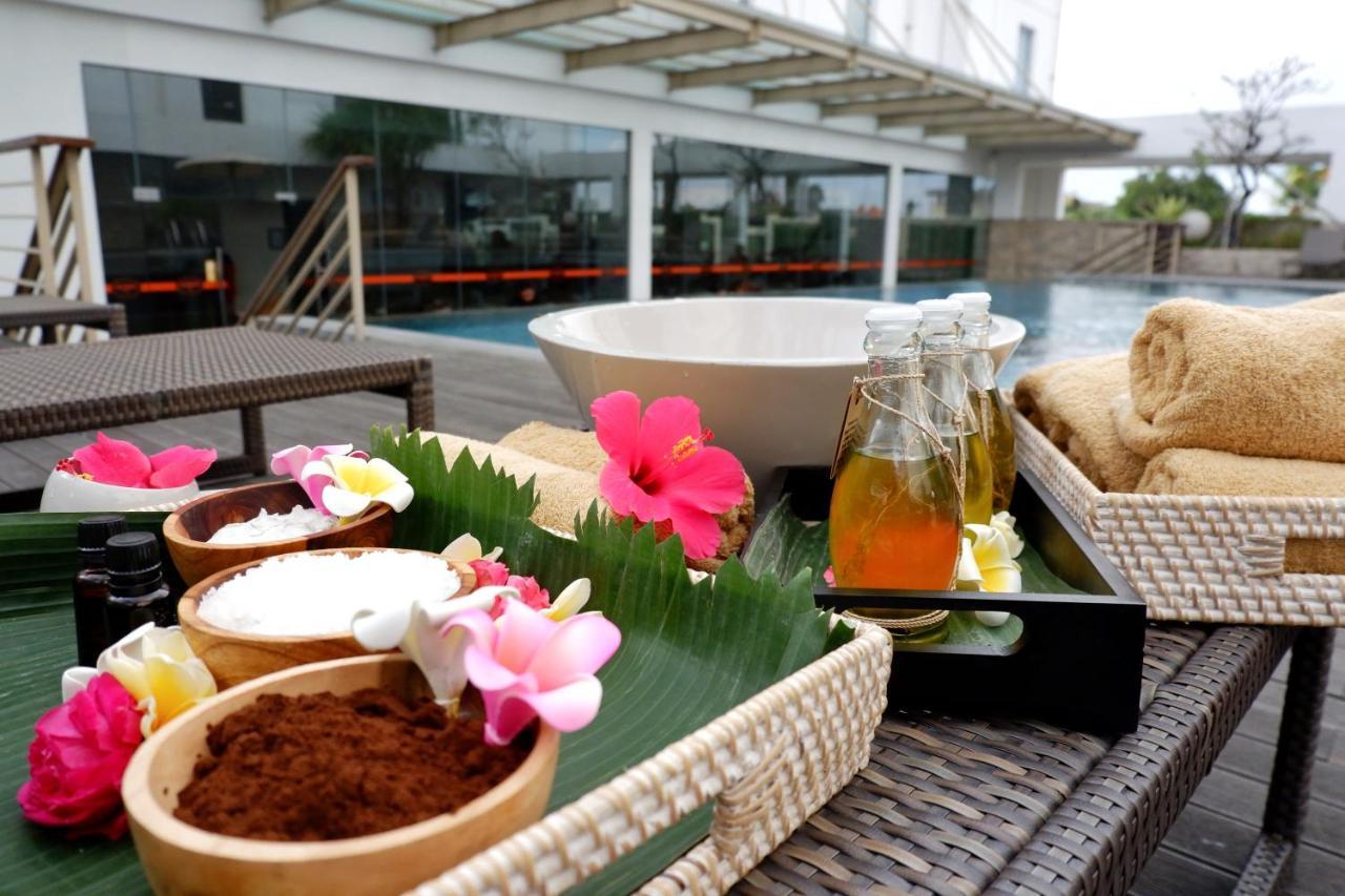 Harris Hotel And Conventions Denpasar  Exterior photo