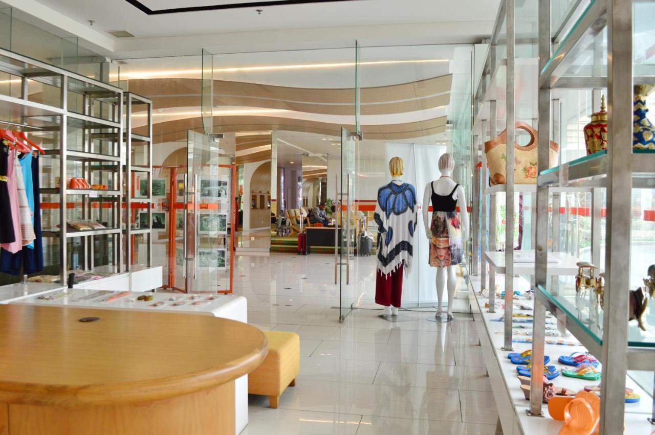 Harris Hotel And Conventions Denpasar  Exterior photo