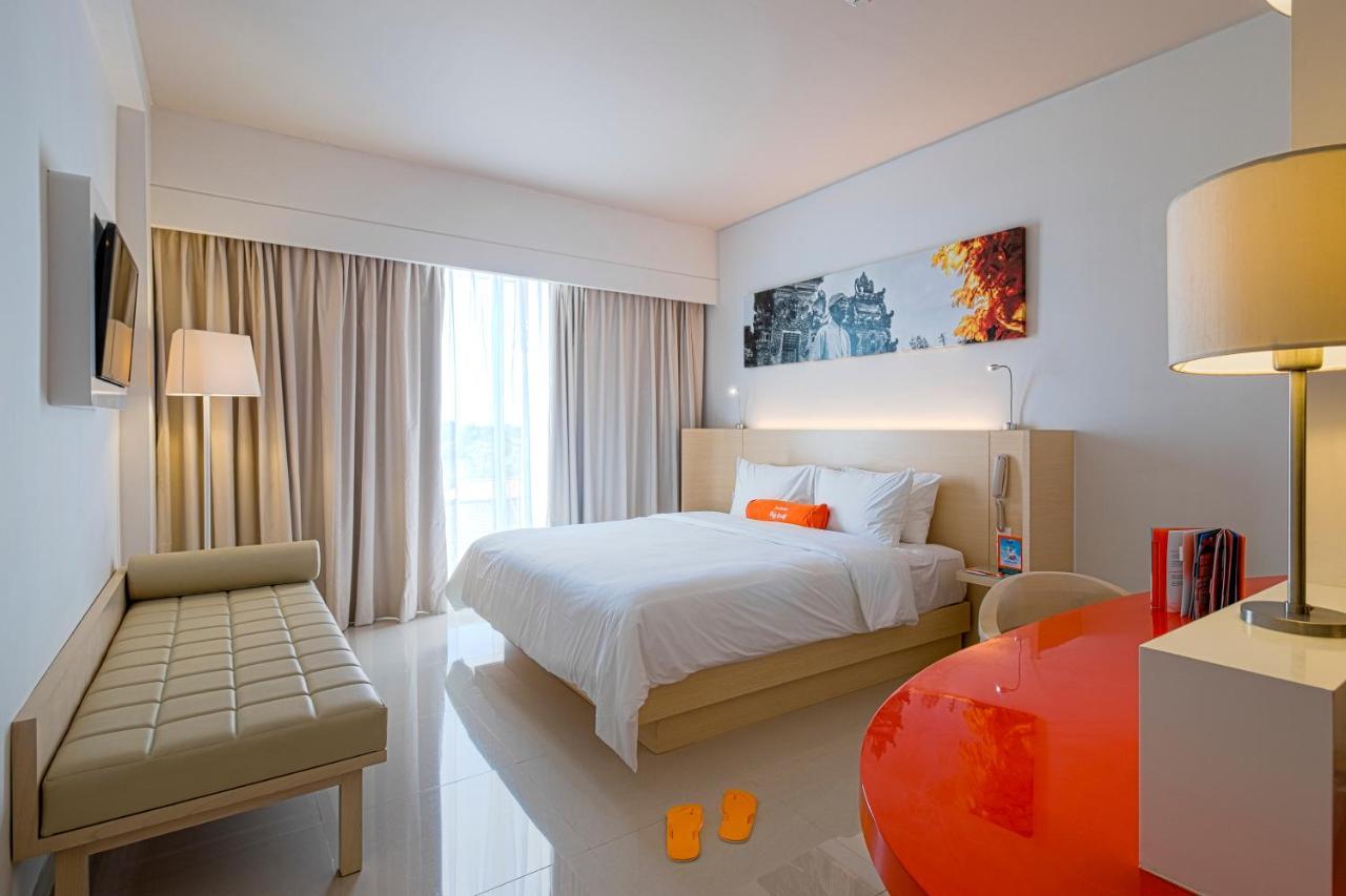 Harris Hotel And Conventions Denpasar  Exterior photo