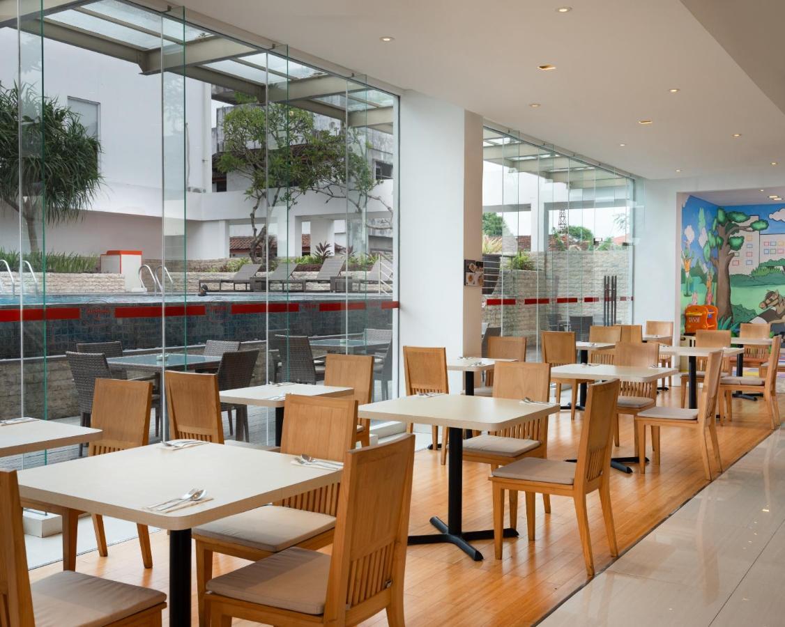 Harris Hotel And Conventions Denpasar  Exterior photo